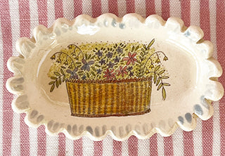 Dishes * 3-inch Scalloped * Basket